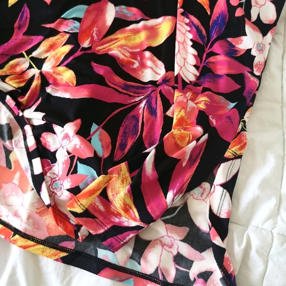 NWOT Natori Floral abstract tunic/caftan, size XS - Picture 4 of 9